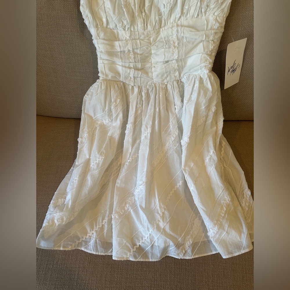 Guess - Picture 2 of 10